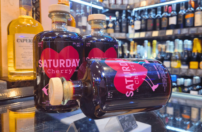 SATURDAY CHERRY LIKIER 0,7L 4